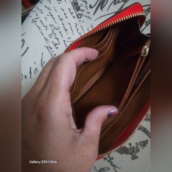 Michael Kors zip large wallet in orange/white - Picture 9 of 12